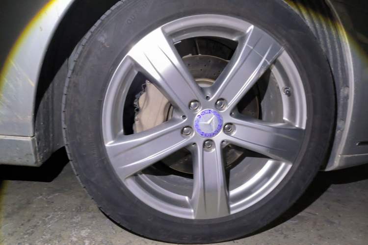 Used Mercedes-Benz S-Class 2011 S 350 L CGI Right Front Wheel Hub