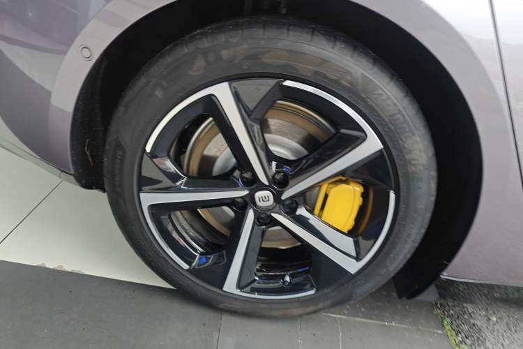 Used Xiaomi Auto SU7 2024 Four-Wheel Drive Ultra-Long Range Advanced Intelligent Driving Max Edition
