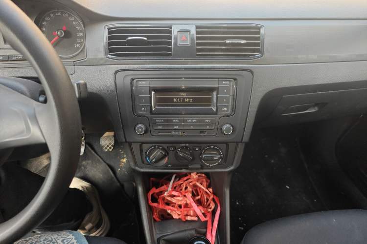 Used Volkswagen Santana 2016 1.4L Manual Fashion Edition
