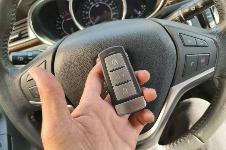 Used Zotye Z500 2015 1.5T Manual Luxury Model
