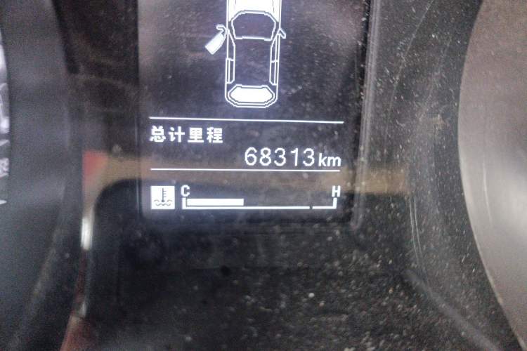 Used Baojun 730 2016 1.5L Manual Comfort Version 7 Seats China V Emission Standard Odometer Close Up