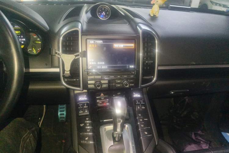 Used Porsche Cayenne 2016 Cayenne Platinum Edition 3.0T Audio And AC Panel