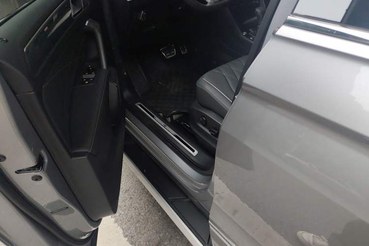 Used Volkswagen Tiguan L 2022 330TSI Automatic Two-Wheel Drive R-Line Enhanced Edition