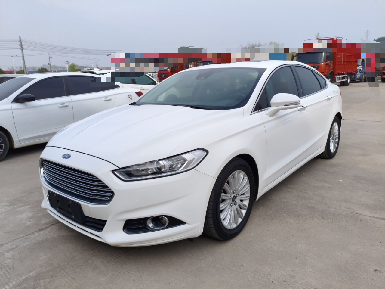 تحت مقدمة السيارة