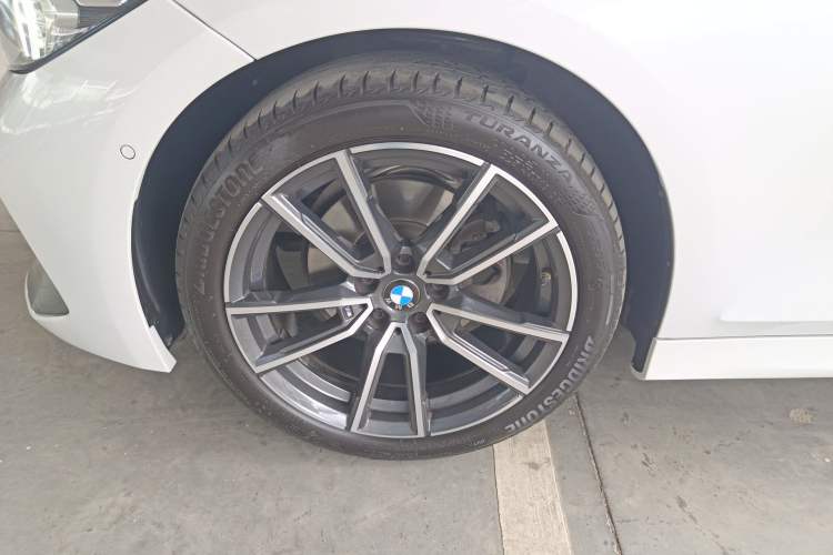 Used BMW 3 Series 2025 325Li M Sport Package Left Front Wheel Hub