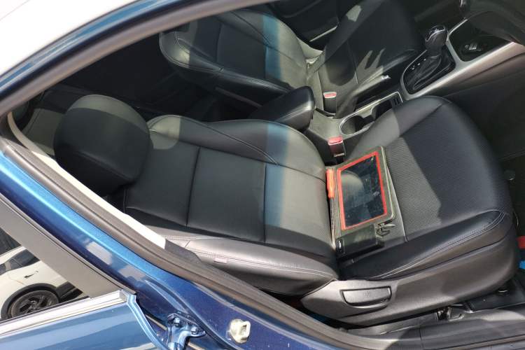 Used Kia KX3 2015 1.6L Automatic Two-Wheel Drive DLX Right Front Seat