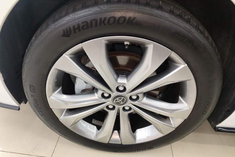 Used Toyota SIENNA 2023 2.5L Hybrid Deluxe Edition Left Front Wheel Hub