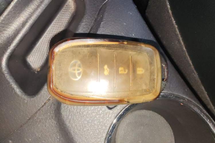 Used Toyota Corolla 2016 Dual-Engine 1.8L E-CVT Elite Edition Vehicle Key