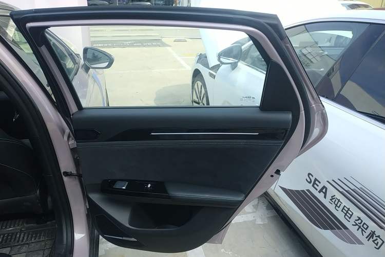 Used Geely Galaxy L6 2024 125km Creative Edition
