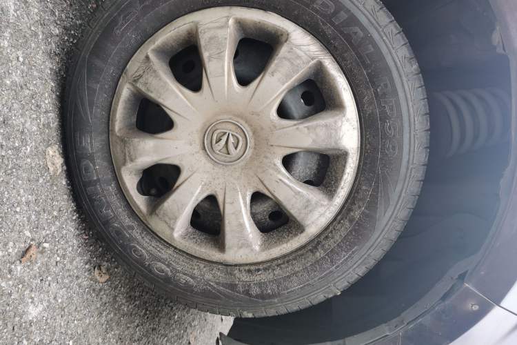 Used BAIC Weiwang M20 2014 1.5L Basic Version BJ415B Right Front Wheel Hub