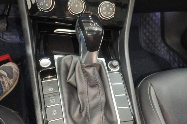 Used Volkswagen Sagitar 2021 200TSI DSG Comfort Connect Edition Gear Lever