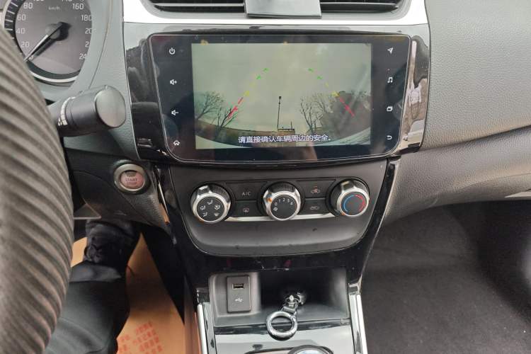 Used Nissan Sylphy 2019 1.6XV CVT Smart Connect Luxury Edition China VI Standard Audio And AC Panel