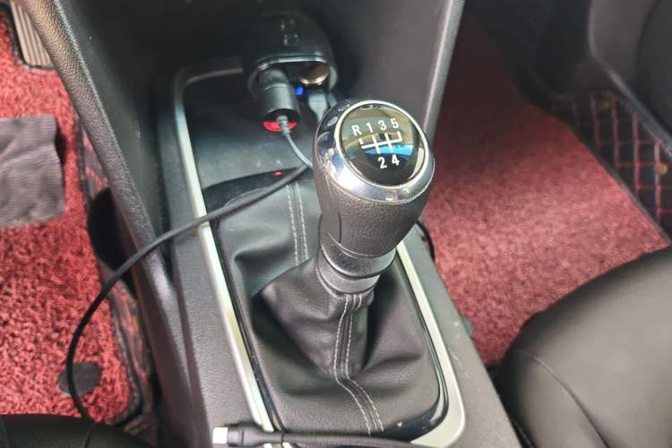 Used Chevrolet Cavalier 2019 320 Manual Xinyue Edition Gear Lever