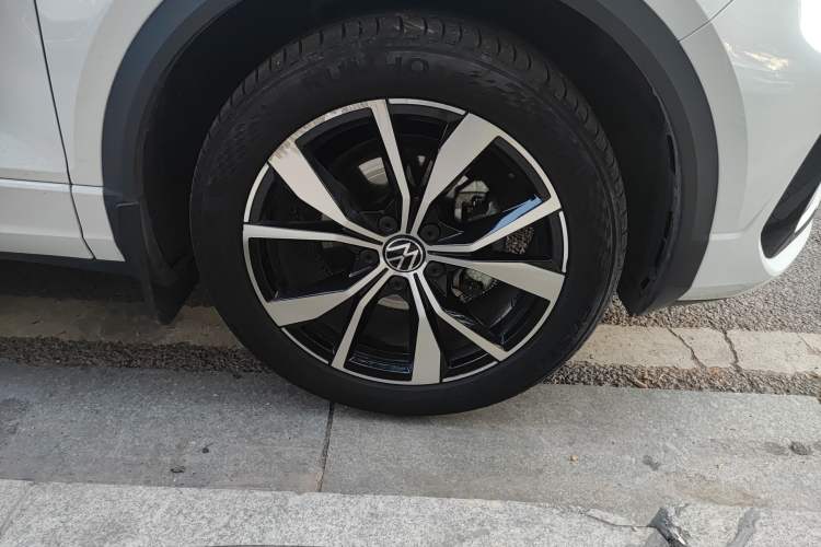 Used Volkswagen T-ROC 2023 300TSI DSG Two-Wheel-Drive Chen Guang Edition
