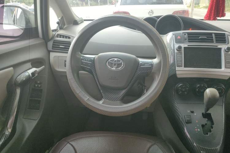 Used Toyota Verso 2015 180E CVT Crossover Edition Steering Wheel