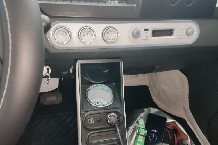 Used Wuling Hongguang MINIEV 2022 Macaron Premium Model – Lithium Iron Phosphate Audio And AC Panel