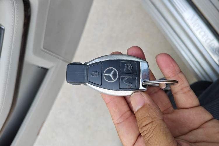 Used Mercedes-Benz E-Class 2010 E 260 L CGI Elegant Model Vehicle Key