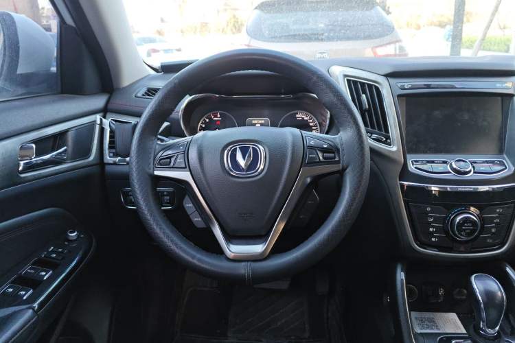 Used CHANGAN CS75 2017 Shangkui Edition 1.5T Automatic Fengxiang Model