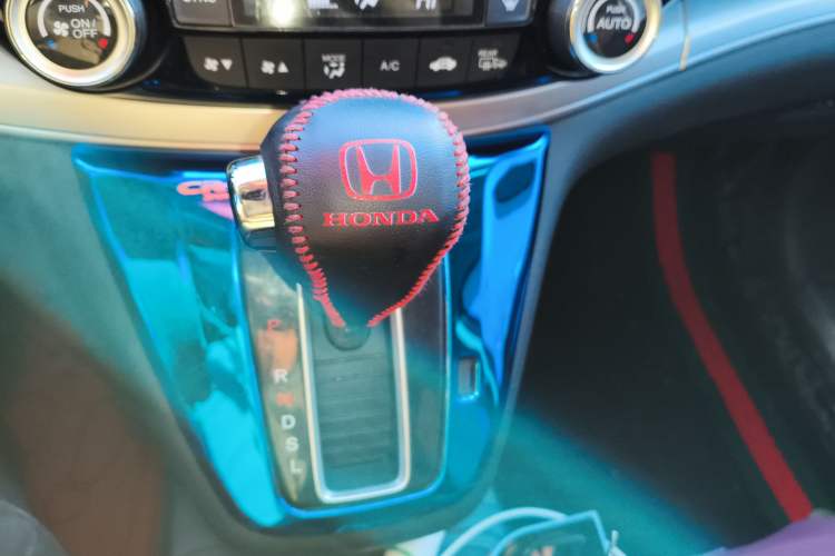 Used Honda CR-V 2015 2.4L four-wheel drive luxury version Gear Lever