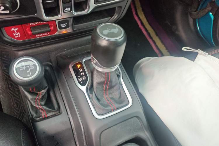 Used Jeep Wrangler 2019 2.0T Rubicon Four-Door Version China VI Emission Standard Gear Lever