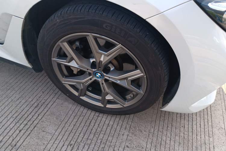 Used BMW i3 2022 eDrive 35 L Right Front Wheel Hub