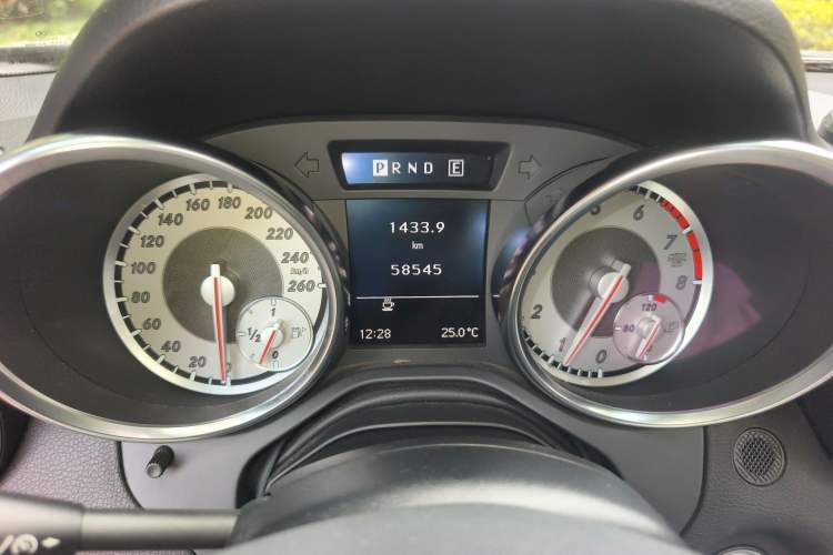 Used Mercedes-Benz SLK-Class 2011 SLK 200 Fashion Model
