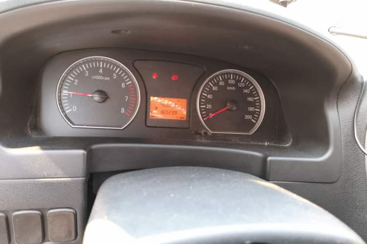 Used FORTHING Lingzhi 2014 V3 1.5L 7-Seater Comfort Model Odometer Close Up