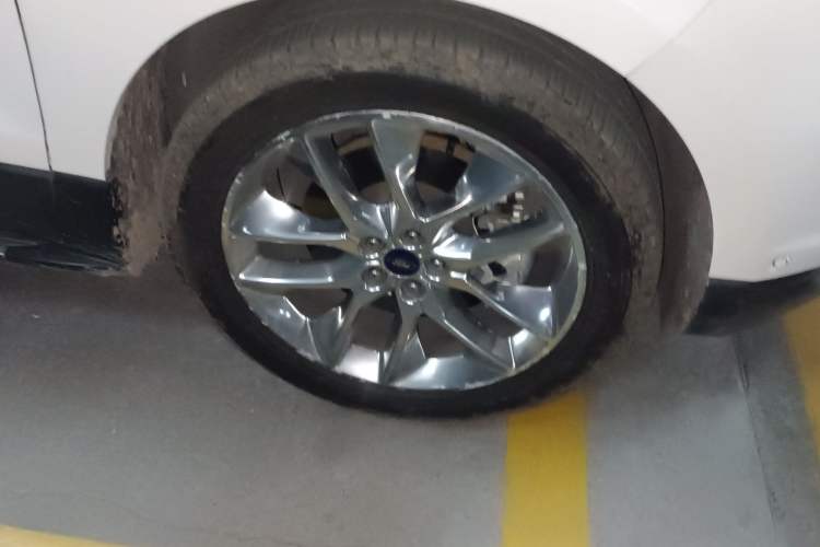 Used Ford Edge 2015 2.0T GTDi Four-Wheel Drive Prestige Model Right Front Wheel Hub