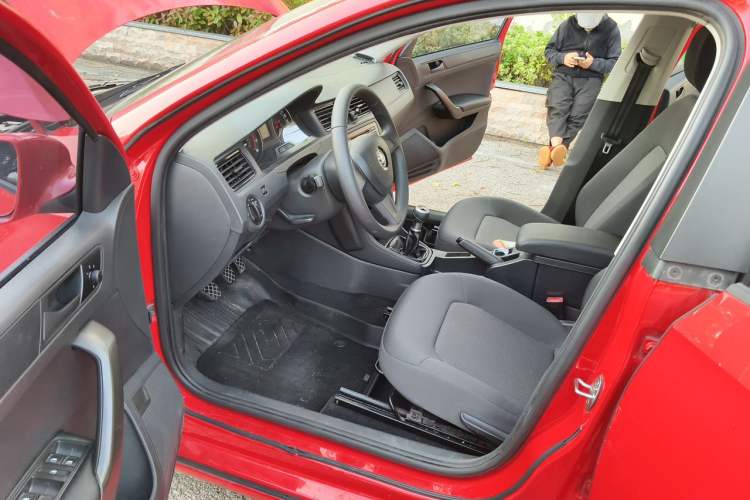 Used Skoda Rapid Spaceback 2016 1.6L Manual Front-Wheel-Drive Version