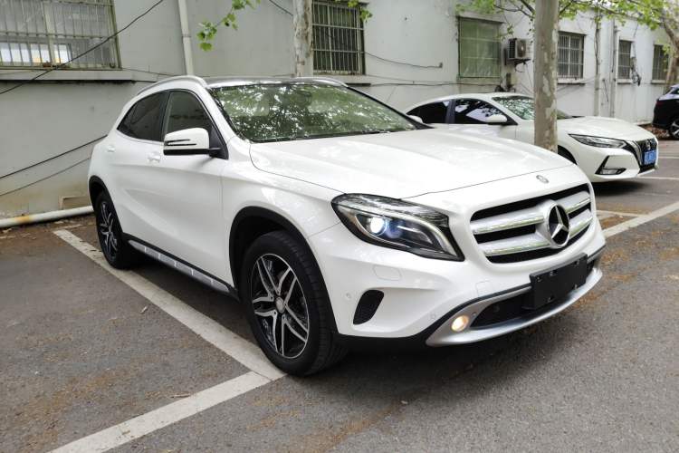 Used Mercedes-Benz GLA 2016 GLA 200 Fashion Model Front Right 45 Deg