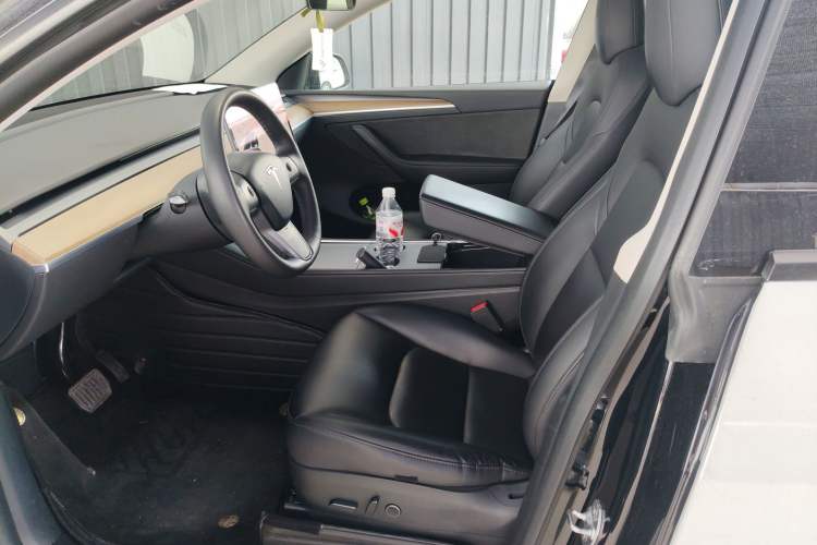 Used Tesla Model Y 2021 Standard Range Rear-Wheel Drive Version Left Front Seat