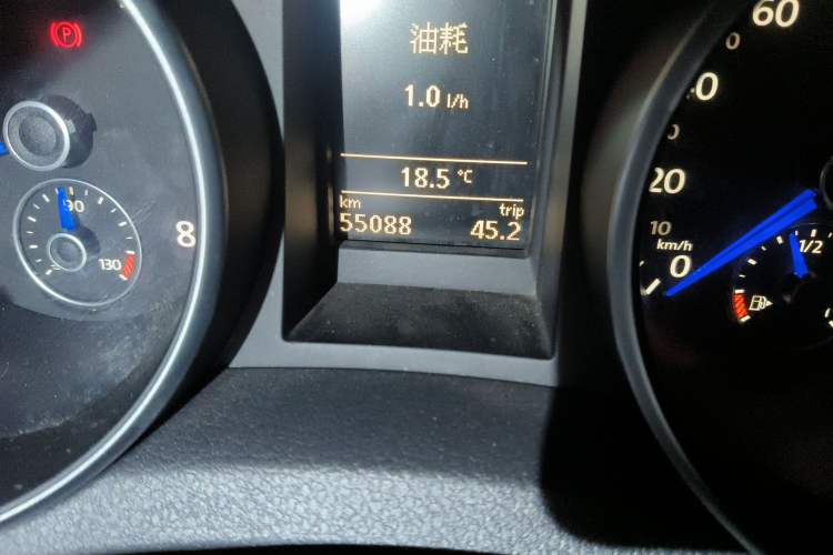 Used Volkswagen Golf 2011 2.0 TSI R Odometer Close Up