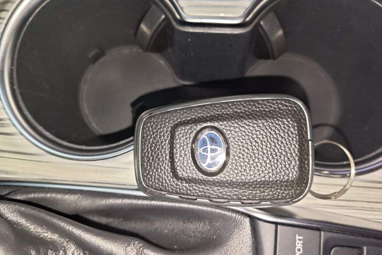 Used Toyota Camry 2019 Dual-Engine 2.5 HG Luxury Edition China VI Standard Vehicle Key