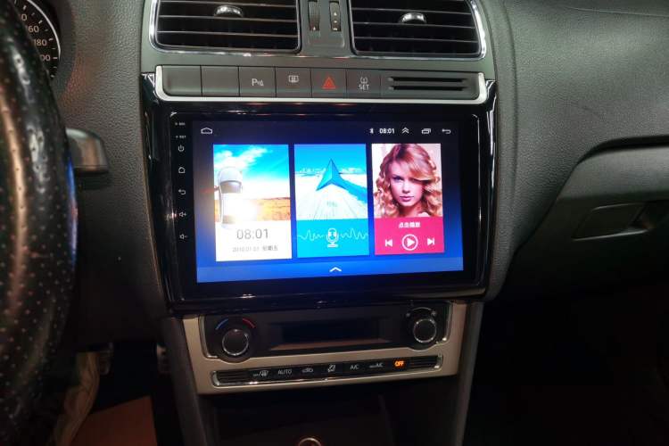 Used Volkswagen Polo 2014 1.6L Cross Polo Automatic Audio And AC Panel