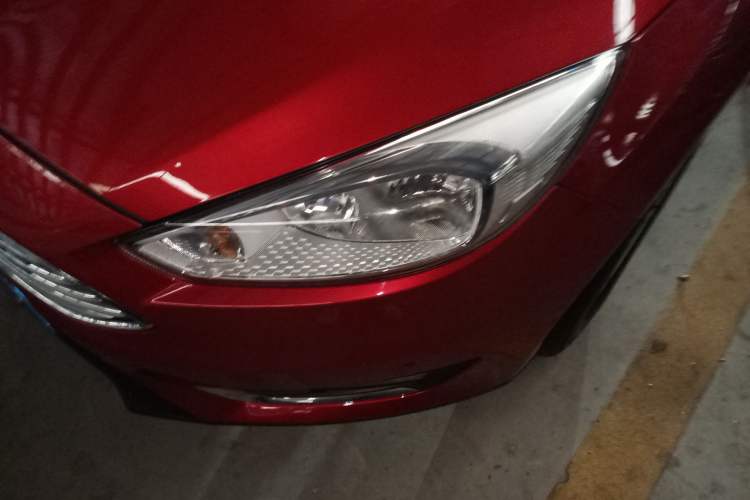 Used Ford Focus 2015 Sedan 1.6L Automatic Trend Model Left Front Headlight