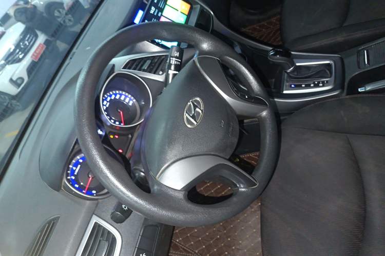 Used Hyundai Elantra (5th Generation / Langdong) 2012 1.6L Automatic Fashion Edition