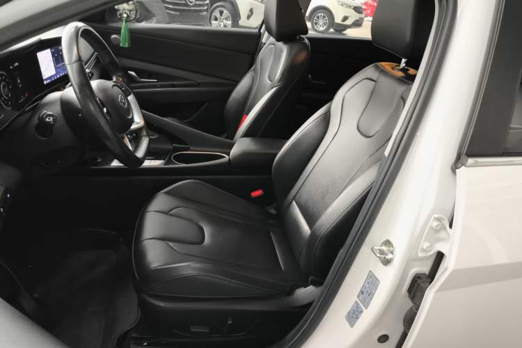 Used Hyundai Elantra 2021 1.5L CVT LUX Prestige Edition