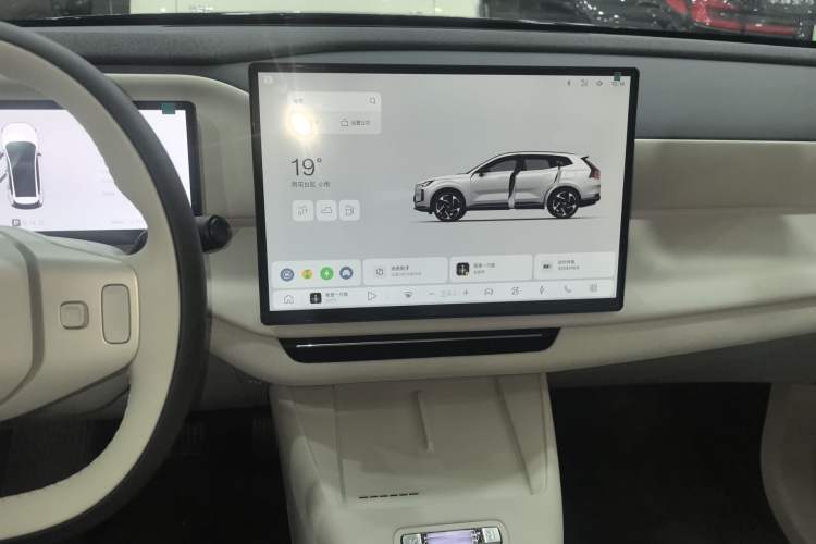 Used Volvo XC70 Plug-in Hybrid 2026 Model Four-Wheel Drive Long-Range Plus Audio And AC Panel