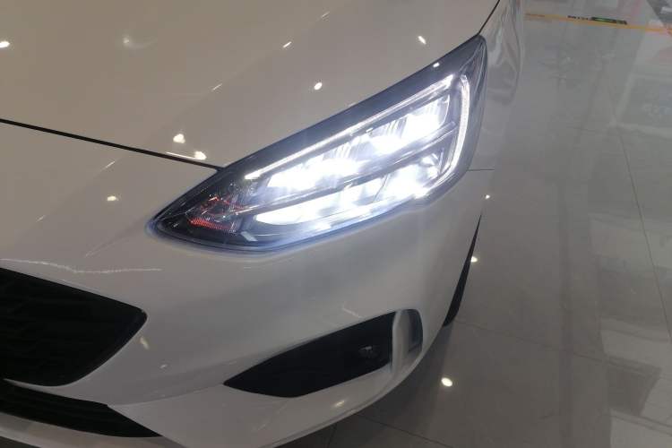 Used Ford Focus 2021 Hatchback EcoBoost 180 Automatic Titanium Edition