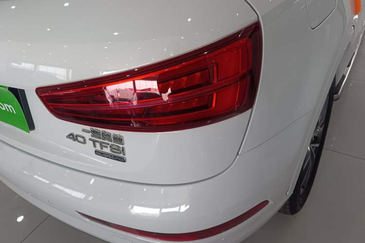 Used Audi Q3 2017 40 TFSI quattro all-wheel-drive sport model
