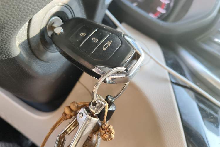 Used SAIC MAXUS Xintu V90 2022 2.0T Automatic ZhiDa Commercial Version Rear-Drive Long Wheelbase High Roof with Single Rear Tire 9-Seater
