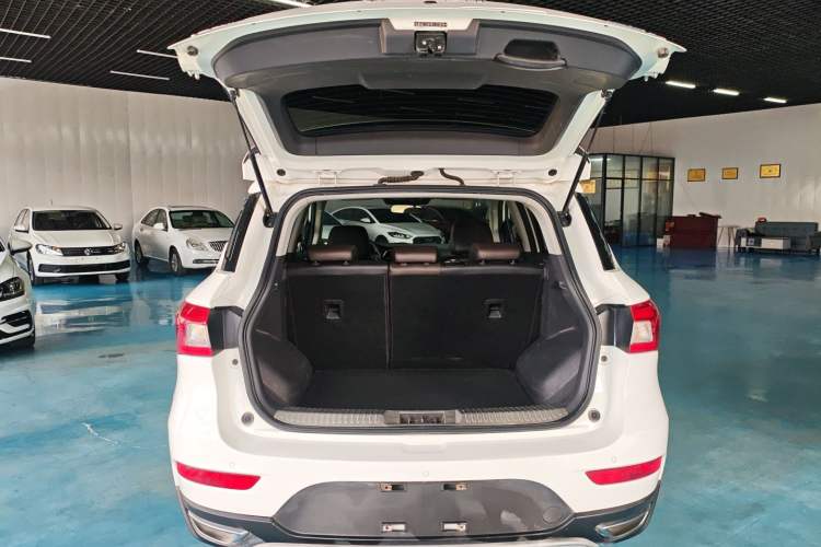 Used GAC Trumpchi GS4 2017 235T Automatic Two-Wheel Drive Luxury Smart Connectivity Version Trunk