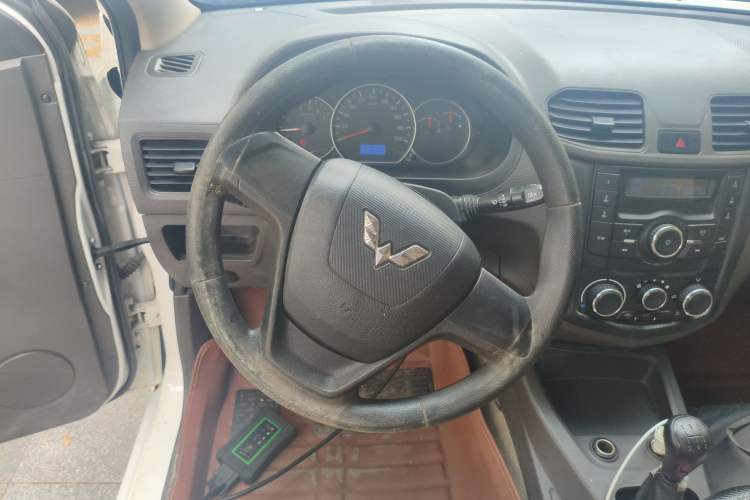 Used Wuling Hongguang 2014 1.5L S Standard Version