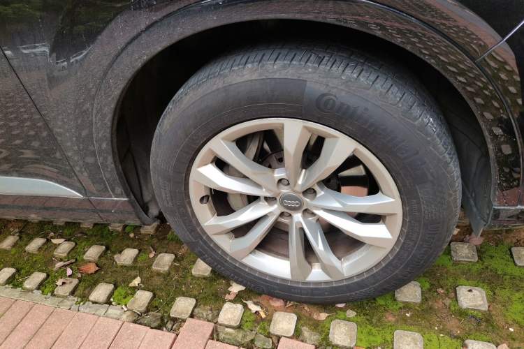 Used Audi Q7 2018 45 TFSI Technology Edition Right Front Wheel Hub