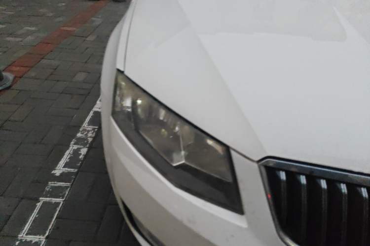 Used Skoda Octavia 2015 1.6L Manual Yijie Edition Right Front Headlight