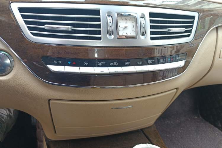 Used Mercedes-Benz S-Class 2012 S 300 L Business Standard Model Audio And AC Panel