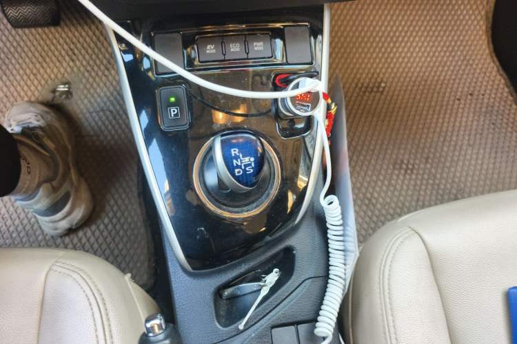 Used Toyota Levin 2016 Dual-Engine 1.8H GS E-CVT Elite Model with Sunroof
