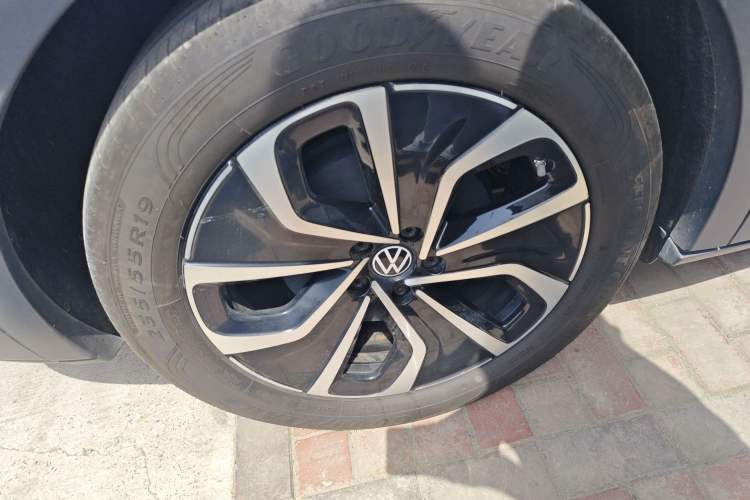 Used Volkswagen ID.4 X 2023 Pure Smart Edition Right Rear Wheel Hub