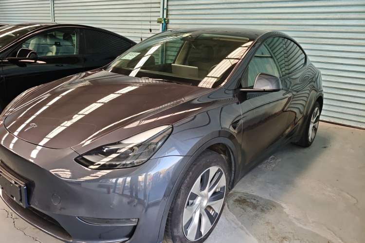 Used Tesla Model Y 2021 Long-Range All-Wheel-Drive Version