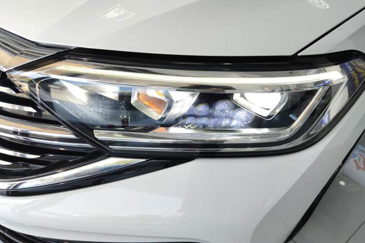 Used Volkswagen Sagitar 2025 300TSI DSG Excellence Edition Left Front Headlight